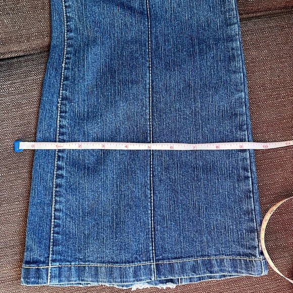Vintage Rocawear Flare Bell
Bottom Stretch Blue Jeans
Womens Size 7 / 8 - Picture 9 of 13